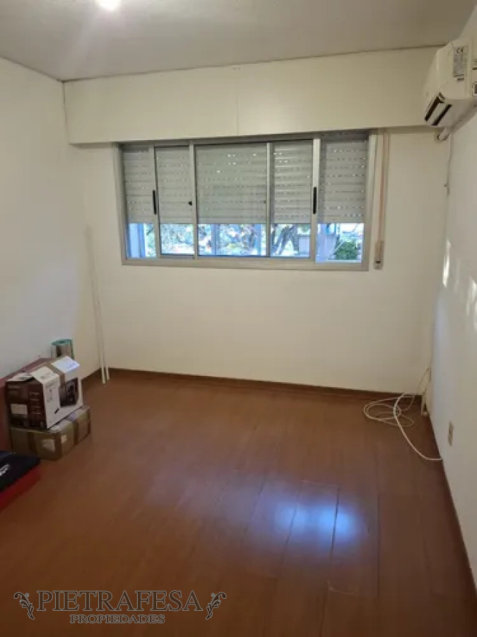 Apartamento ID.13805 - Apartamento en alquiler, 2dormitorios, 1baño, balcón. Cordón.