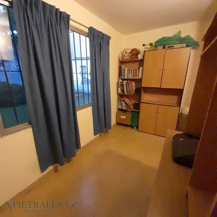 Apartamento ID.12043 - Apartamento en alquiler, 2dormitorios, 1baño, patio. Malvin Norte.
