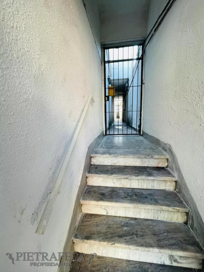 Apartamento ID.8979 - Apto en venta 3 dormitorios, 1 baño y azotea- Reducto