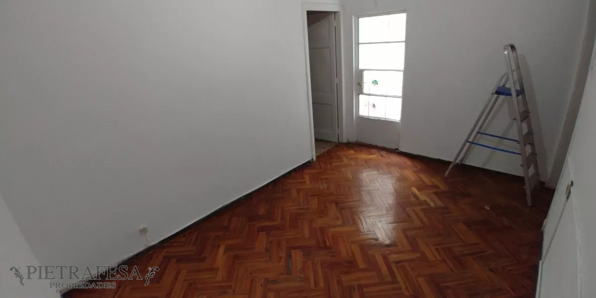 Apartamento ID.8410 - Apartamento en venta 2 dormitorios, 1 baño y patio- Piedras-Ciudad Vieja