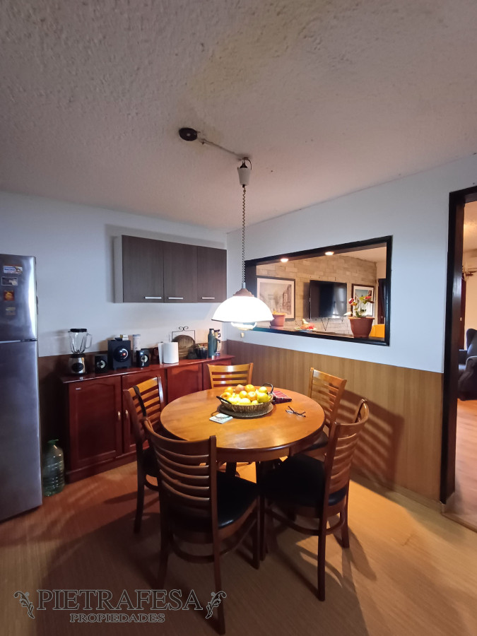 Apartamento ID.6036 - Apartamento tipo dúplex en venta 3 dormitorios, 1 baño y patio con parrillero-Alberto Zum Felde-Malvin Norte 