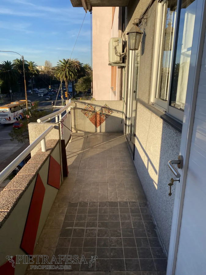 Apartamento ID.13727 - Apartamento en alquiler, 3dorm, 2baños, terraza, garaje. Atahualpa.