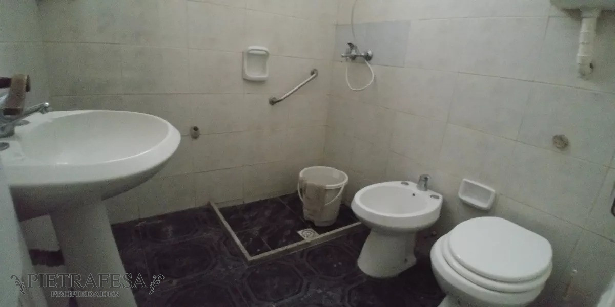 Apartamento ID.8410 - Apartamento en venta 2 dormitorios, 1 baño y patio- Piedras-Ciudad Vieja