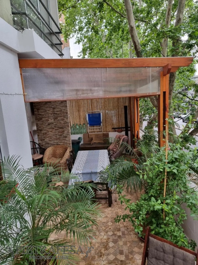 Apartamento ID.8124 - Apartamento en venta 2 dormitorios, 1 baño, terraza y patio-Av. Brasil-Pocitos
