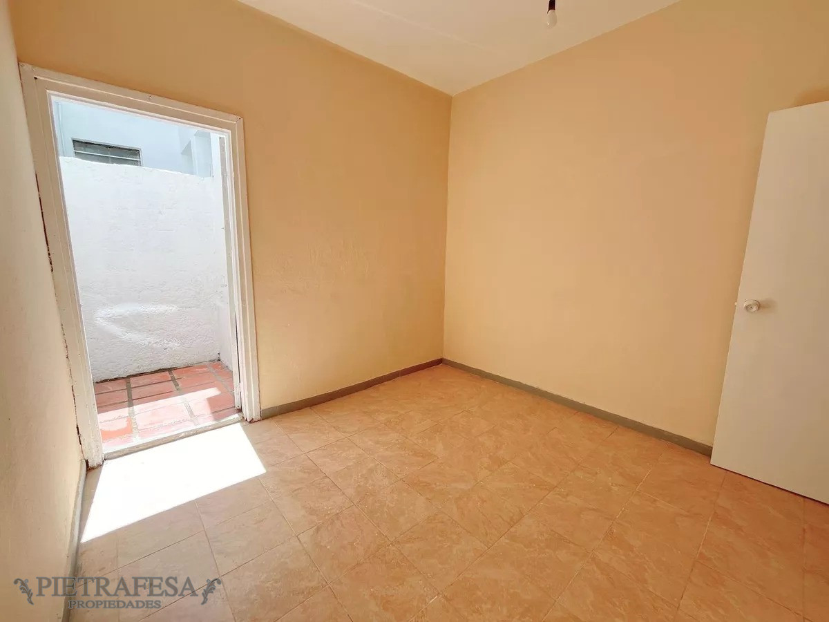 Apartamento ID.12882 - Apto en venta con renta,2 dorm, 1 baño-La Comercial