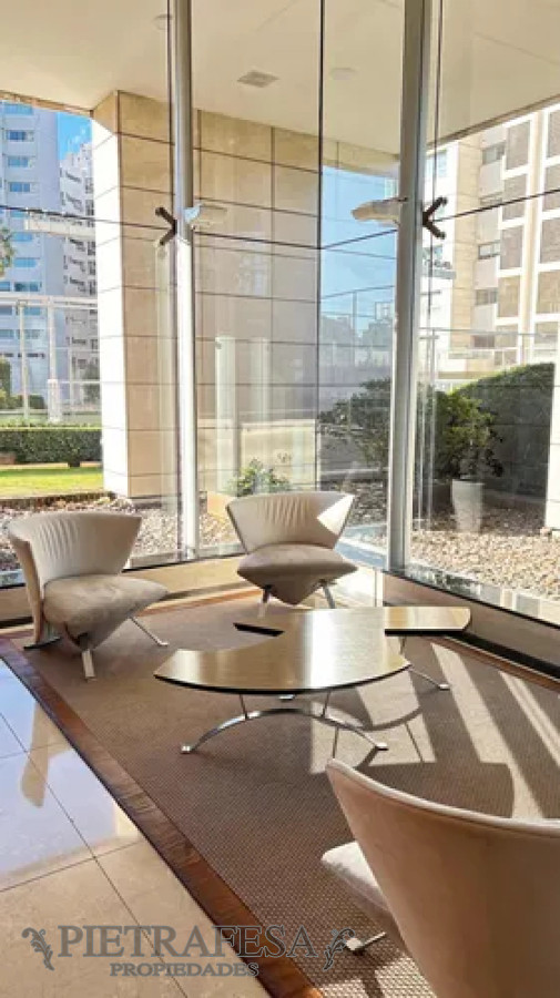 Apartamento ID.13820 - Hermoso apartamento amueblado en alquiler, 3 dormitorios, 2 baños, terraza, garaje. Pocitos.