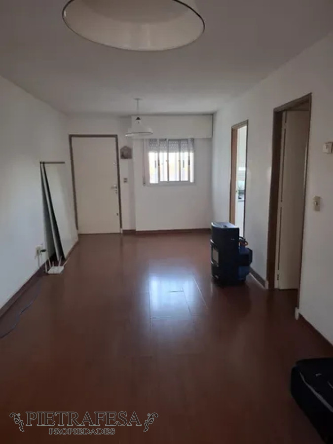 Apartamento ID.13805 - Apartamento en alquiler, 2dormitorios, 1baño, balcón. Cordón.