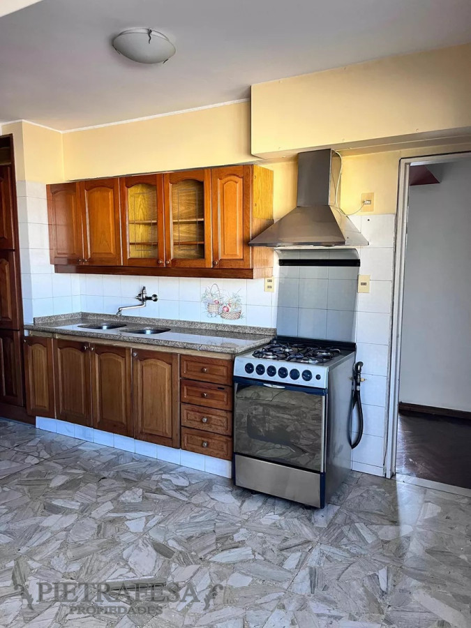 Apartamento ID.8631 - Apto en venta, 3 dormitorios, 2 baños- Yaguarón -Centro