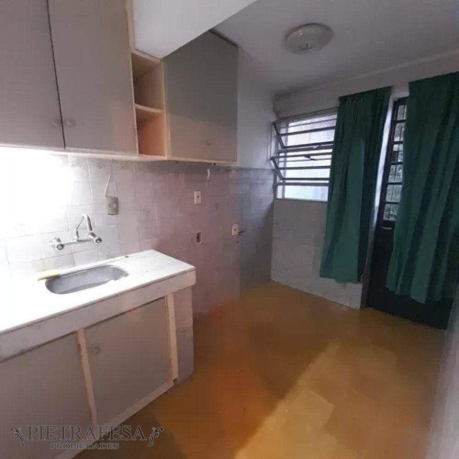 Apartamento ID.12043 - Apartamento en alquiler, 2dormitorios, 1baño, patio. Malvin Norte.