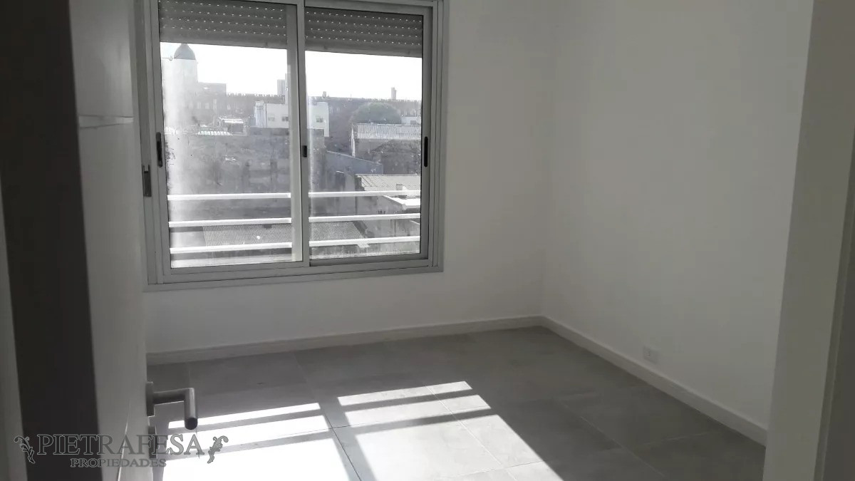 Apartamento ID.5822 - Apartamento en venta con renta 2 dormitorios, 1 baño y terraza- Avenida Del Libertador -Aguada