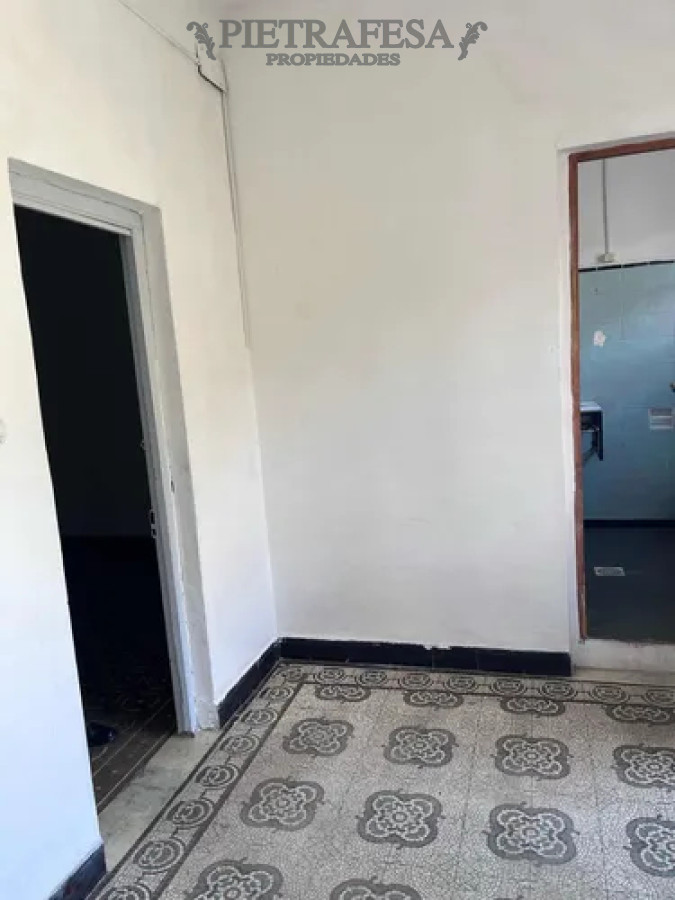 Apartamento ID.14182 - Apartamento en alquiler, 1 dormitorio, 1 baño, balcón, patio. Colon. 