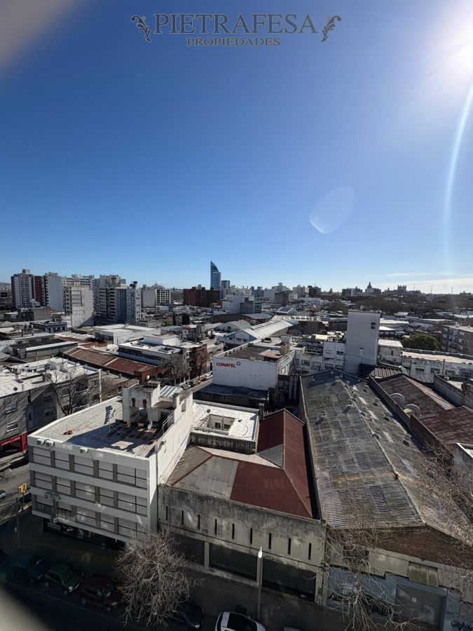 Apartamento ID.14240 - Apartamento en pleno Centro - Amplio de 2 dormitorios con Balcón al frente