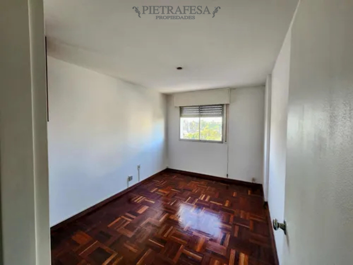 Apartamento ID.13883 - Apartamento en alquiler, 2 dormitorios, 1 baño, garaje. Malvin.