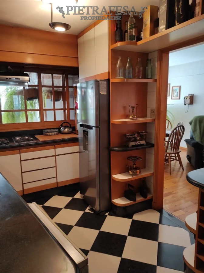 Apartamento ID.5609 - Apartamento amueblado 3 dormitorios, 4 baños, terraza y garaje- Echevarriarza- Pocitos