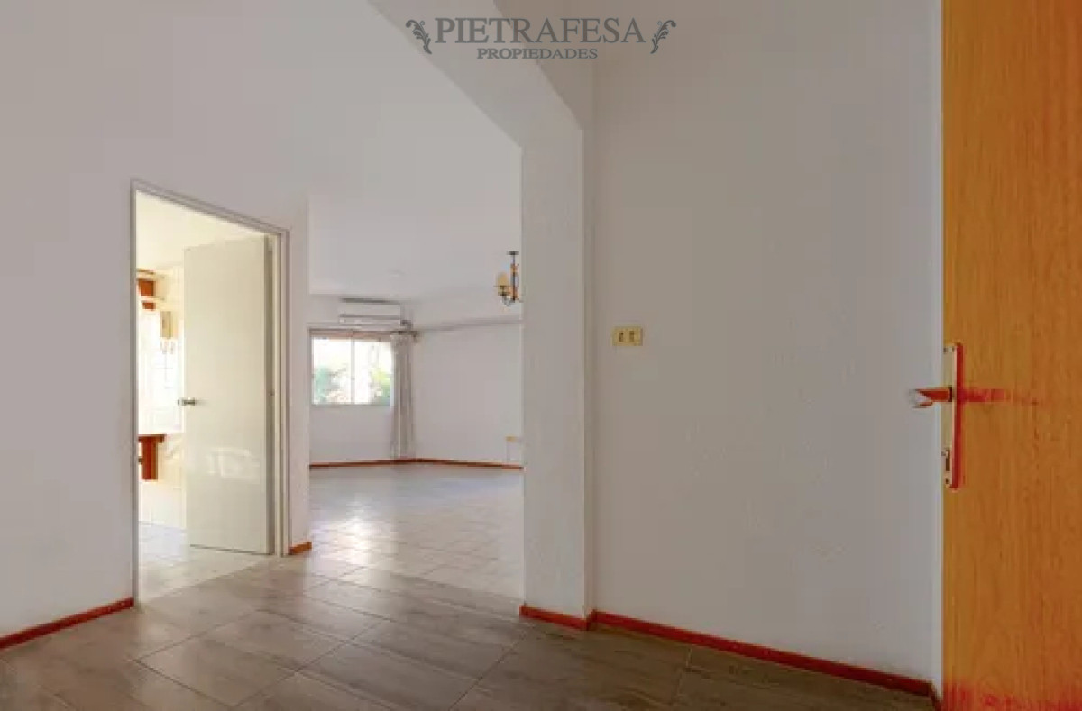 Apartamento ID.13586 - Apartamento en alquiler, 2dormitorios, 1baño, balcón, cochera. Buceo.