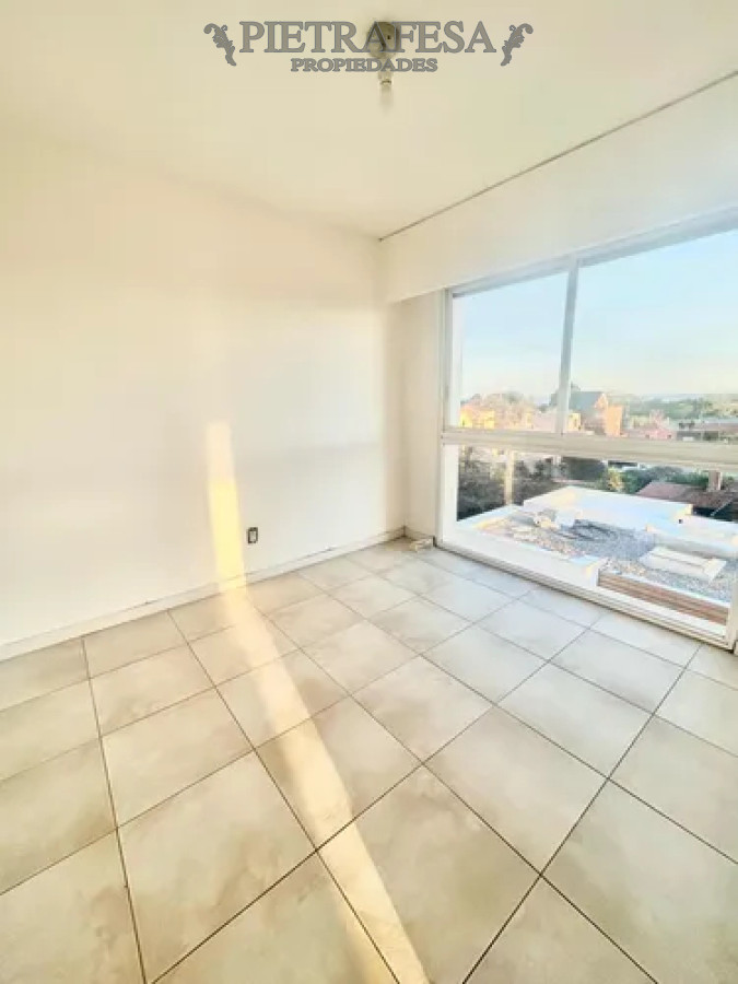 Apartamento ID.13882 - Apartamento en alquiler, 1 dormitorio, 1baño, terraza, garaje. Barra de Carrasco.