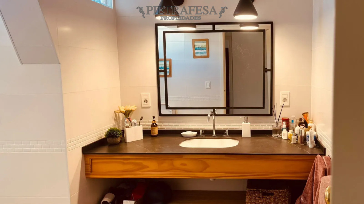 Apartamento ID.16667 - Venta de apartamento, 3 dormitorios , 2 baños , terraza , garaje . Parque Rodó