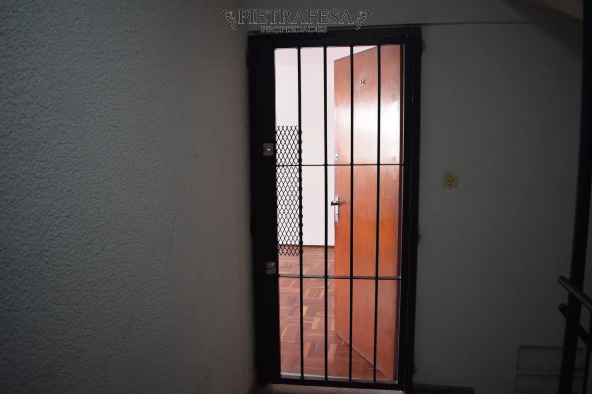 Apartamento ID.15431 - Apartamento en venta, 2 dormitorios, 1 baño, terraza lavadero. Centro.