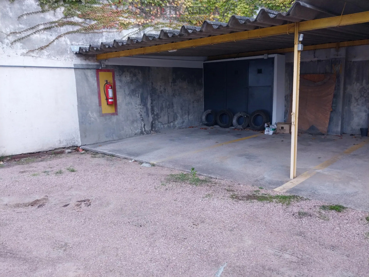 Apartamento ID.15740 - Apartamento en alquiler, 2 dormitorios, 2 baños, cochera. Pocitos.