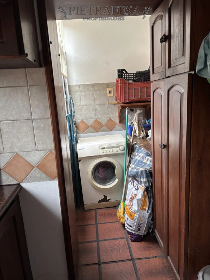 Apartamento ID.15745 - Apartamento en venta, 2 dormitorios, 1 baño, terraza lavadero, cochera. Carrasco.