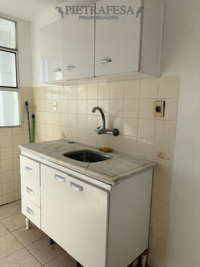 Apartamento ID.14240 - Apartamento en pleno Centro - Amplio de 2 dormitorios con Balcón al frente