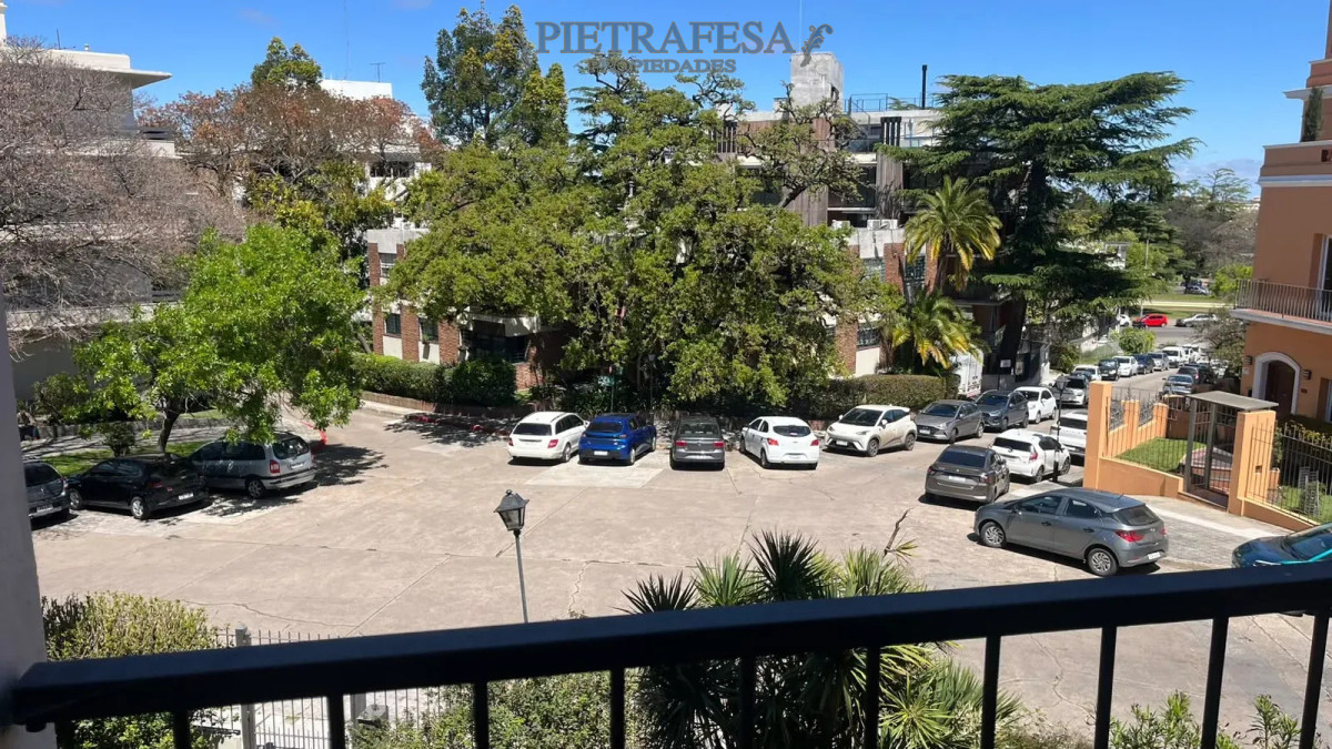 Apartamento ID.16667 - Venta de apartamento, 3 dormitorios , 2 baños , terraza , garaje . Parque Rodó