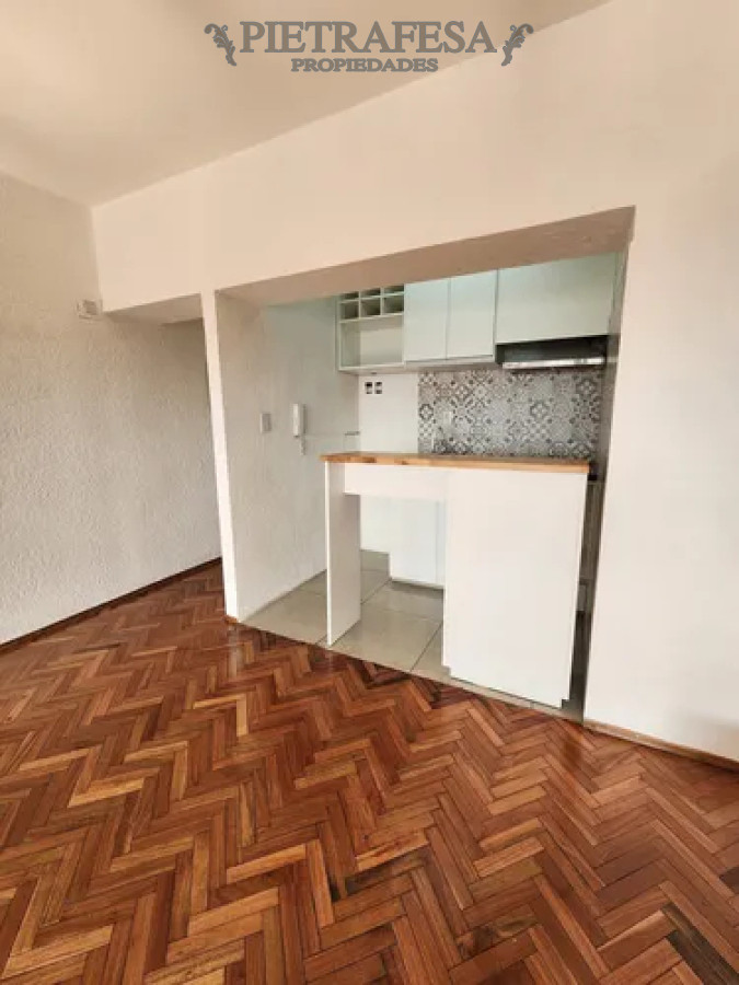 Apartamento ID.13905 - Apartamento en alquiler, monoambiente, 1 baño, garaje. Centro.