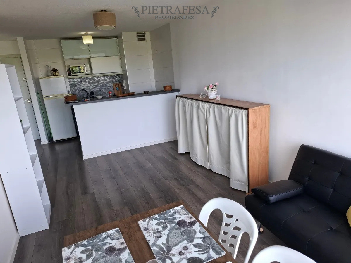 Apartamento ID.14754 - Apto en Alquiler 2 dormitorio, 1 baño, Terraza-Parque Rodo