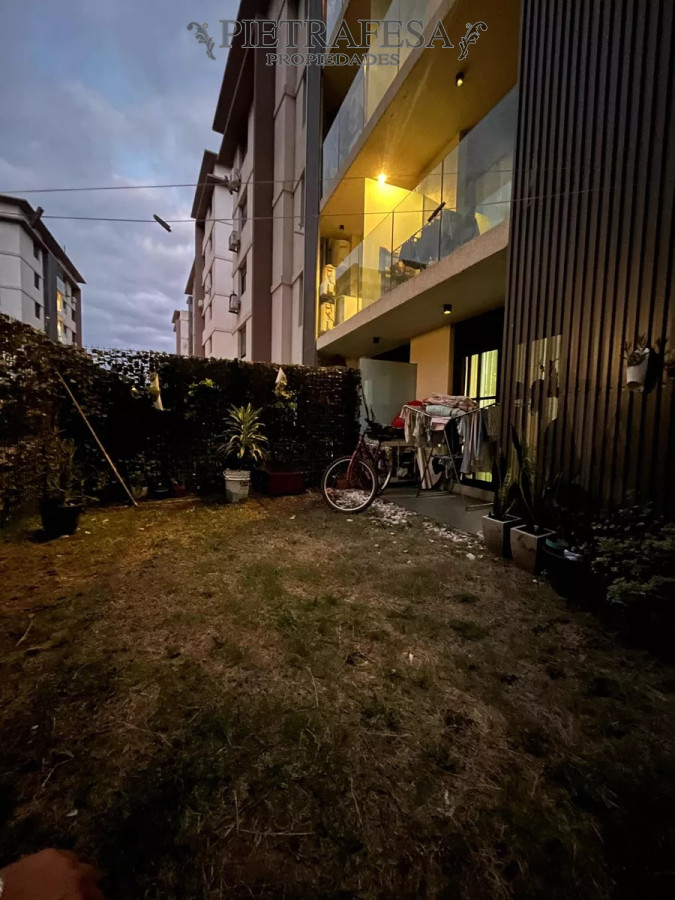 Apartamento ID.8554 - Apartamento en venta 3 dormitorios, 2 baños, patio y garaje-Millán-Prado