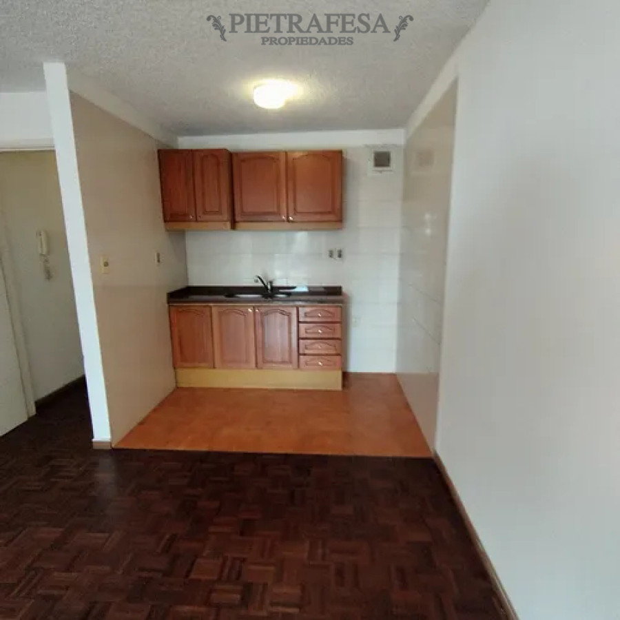 Apartamento ID.14487 - Apartamento en alquiler, monoambiente, 1 baño, balcón. Pocitos.