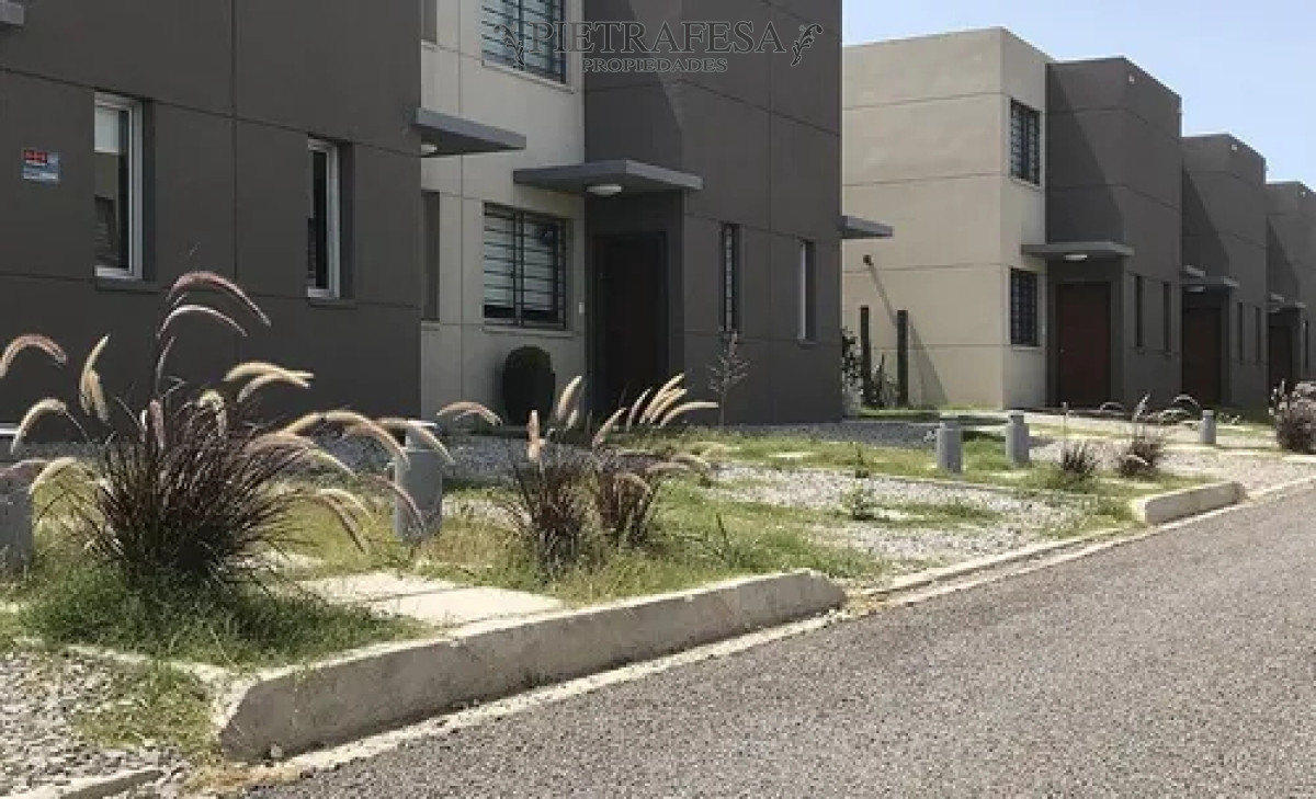 Apartamento ID.14511 - Apartamento en venta con renta tipo duplex, 2 dormitorios, 1 baño, patio con parrillero, cochera. San José de Carrasco.