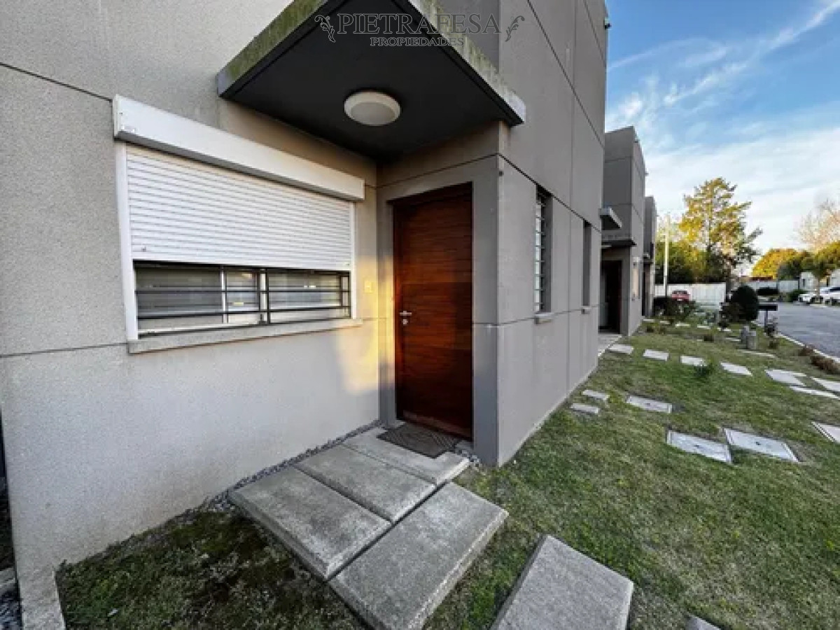 Apartamento ID.14511 - Apartamento en venta con renta tipo duplex, 2 dormitorios, 1 baño, patio con parrillero, cochera. San José de Carrasco.