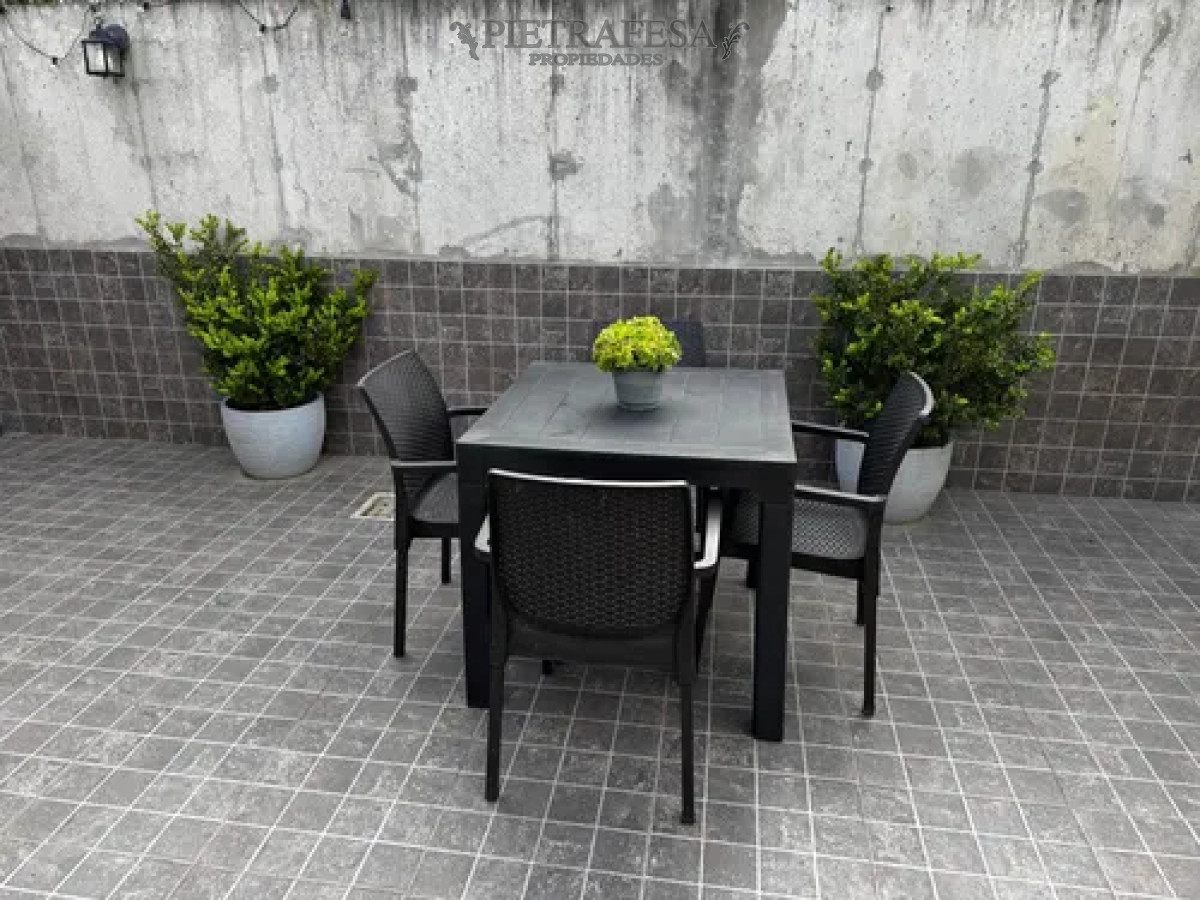 Apartamento ID.14511 - Apartamento en venta con renta tipo duplex, 2 dormitorios, 1 baño, patio con parrillero, cochera. San José de Carrasco.