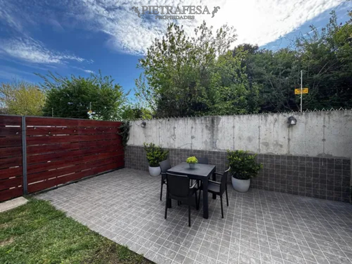 Apartamento ID.14511 - Apartamento en venta con renta tipo duplex, 2 dormitorios, 1 baño, patio con parrillero, cochera. San José de Carrasco.