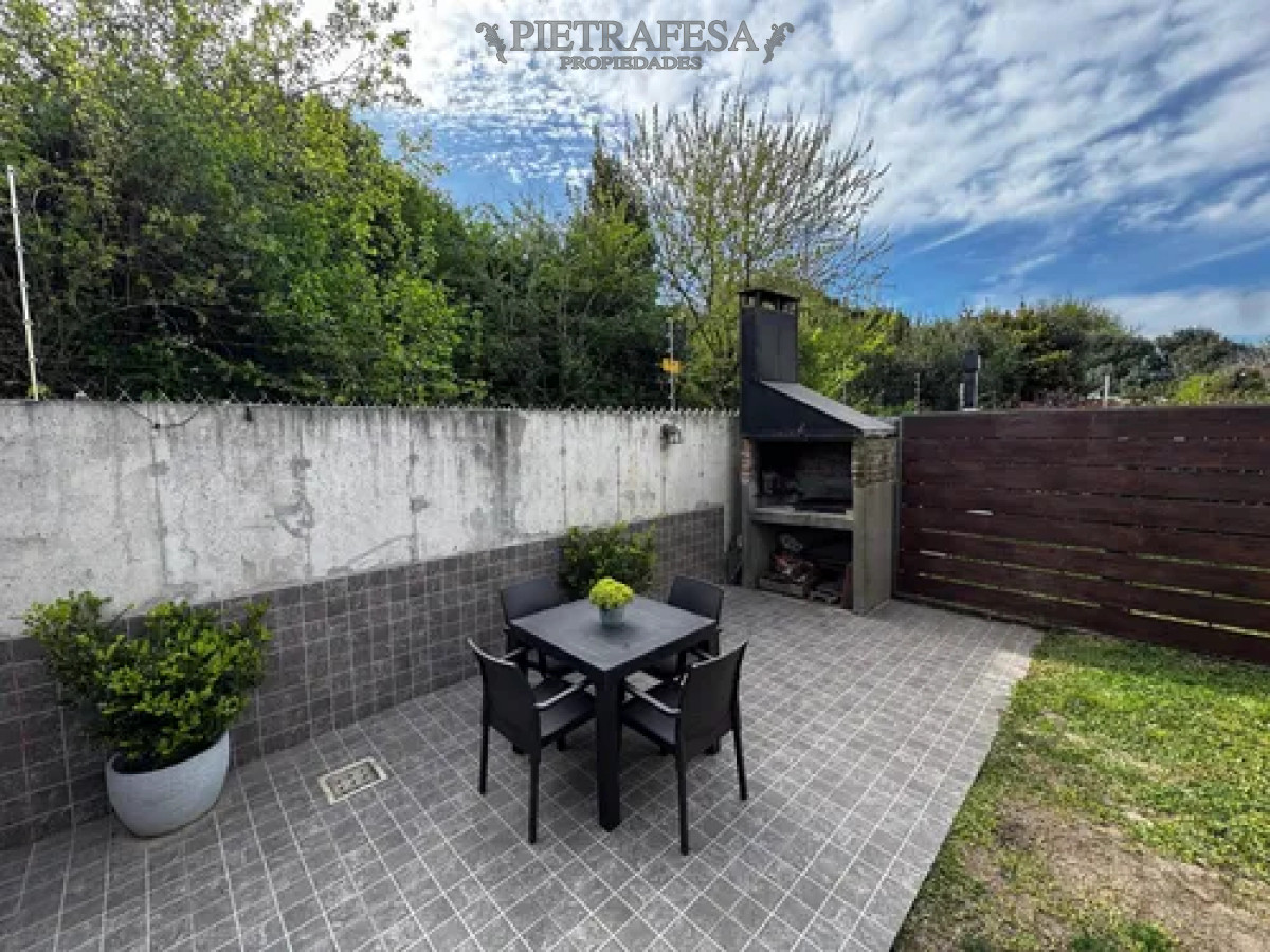 Apartamento ID.14511 - Apartamento en venta con renta tipo duplex, 2 dormitorios, 1 baño, patio con parrillero, cochera. San José de Carrasco.