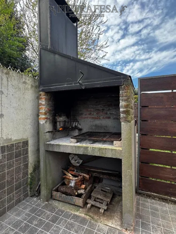 Apartamento ID.14511 - Apartamento en venta con renta tipo duplex, 2 dormitorios, 1 baño, patio con parrillero, cochera. San José de Carrasco.