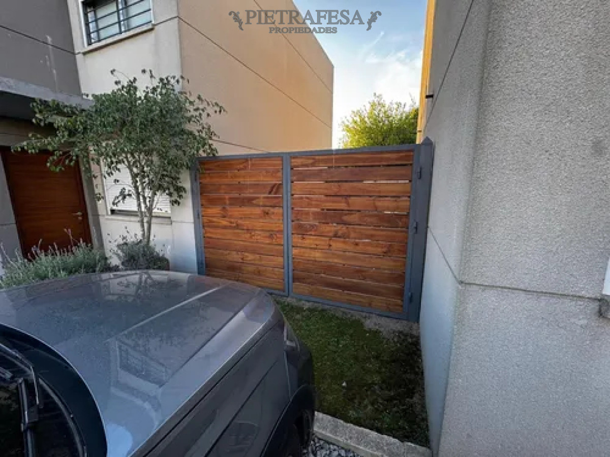 Apartamento ID.14511 - Apartamento en venta con renta tipo duplex, 2 dormitorios, 1 baño, patio con parrillero, cochera. San José de Carrasco.