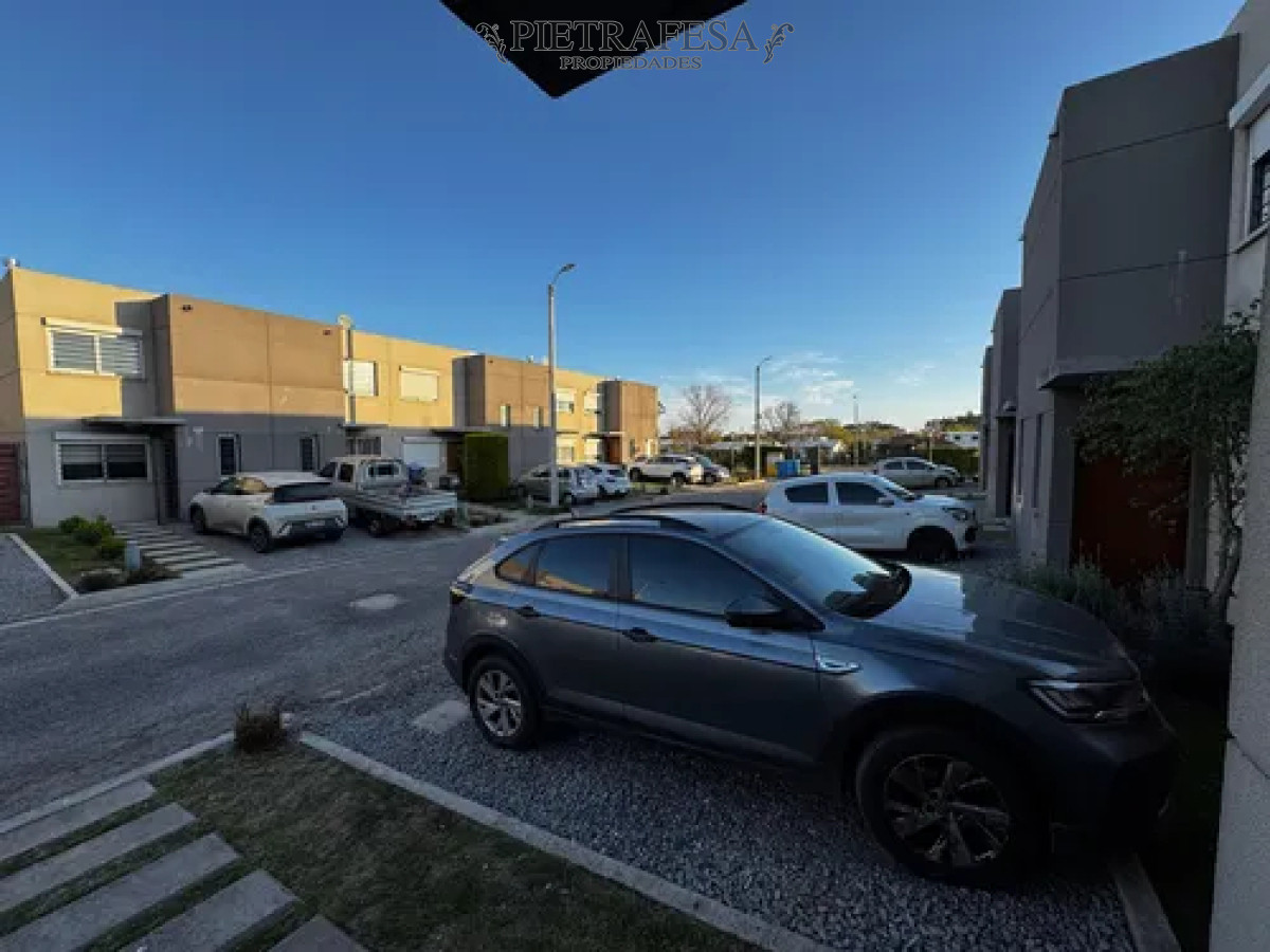 Apartamento ID.14511 - Apartamento en venta con renta tipo duplex, 2 dormitorios, 1 baño, patio con parrillero, cochera. San José de Carrasco.