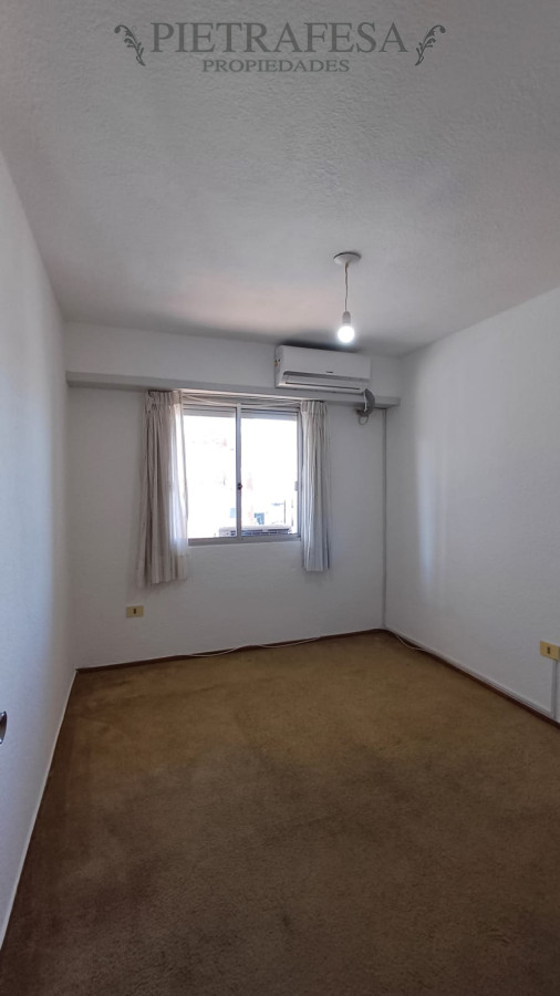 Apartamento ID.13586 - Apartamento en alquiler, 2dormitorios, 1baño, balcón, cochera. Buceo.