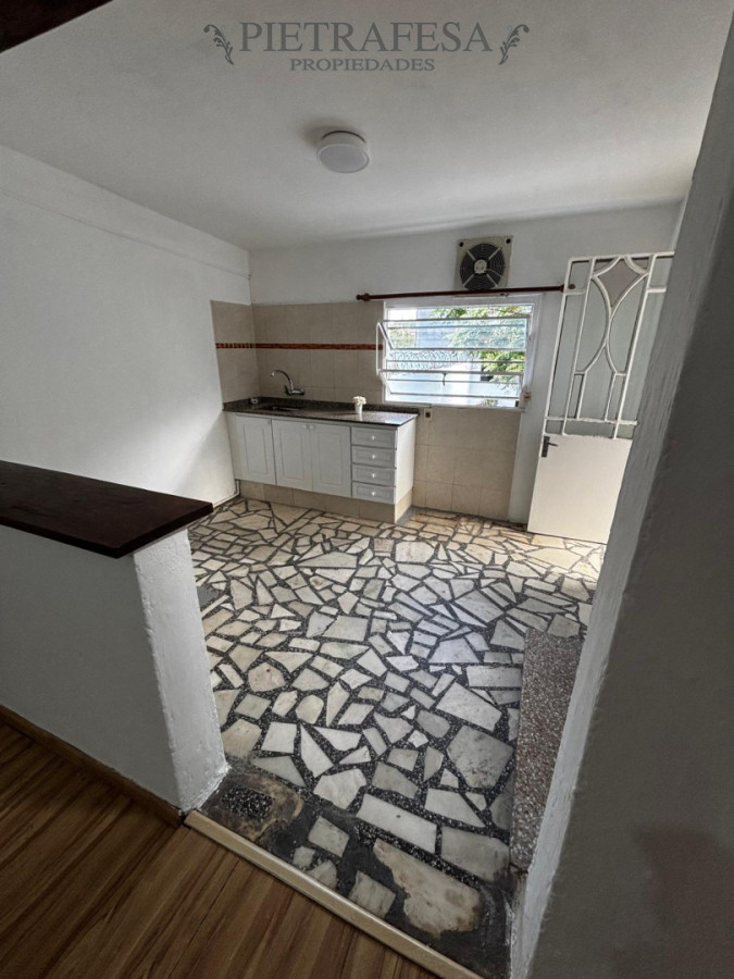 Apartamento ID.14949 - Apartamento en venta con renta, 1 dormitorio, 1 baño, patio, cochera, barbacoa. Malvin.