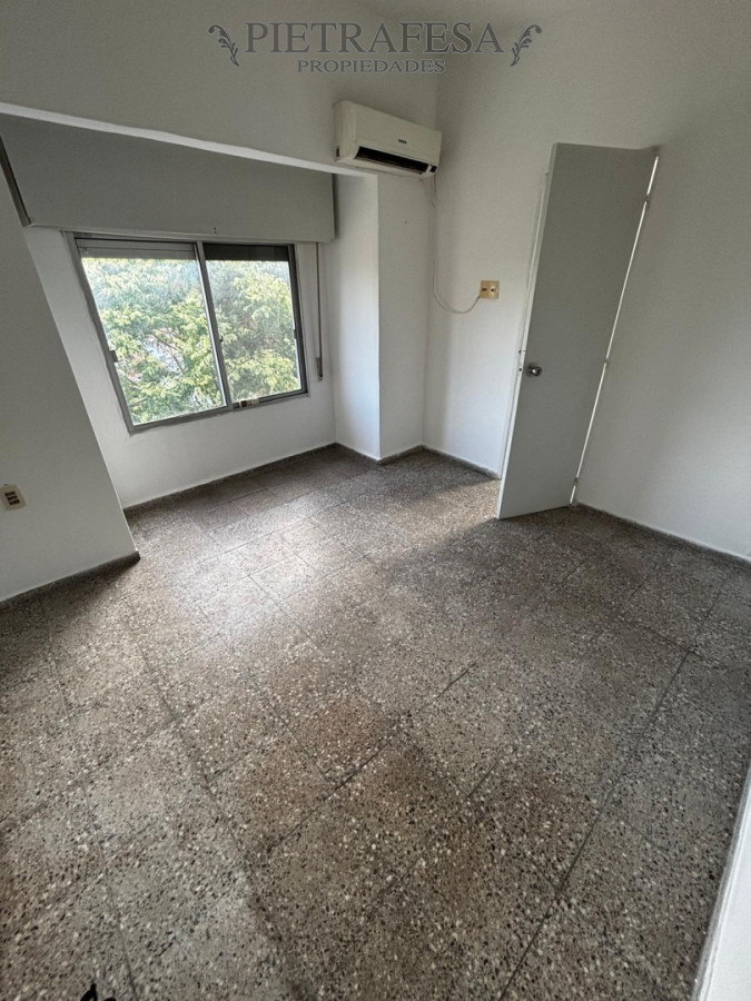 Apartamento ID.14949 - Apartamento en venta con renta, 1 dormitorio, 1 baño, patio, cochera, barbacoa. Malvin.