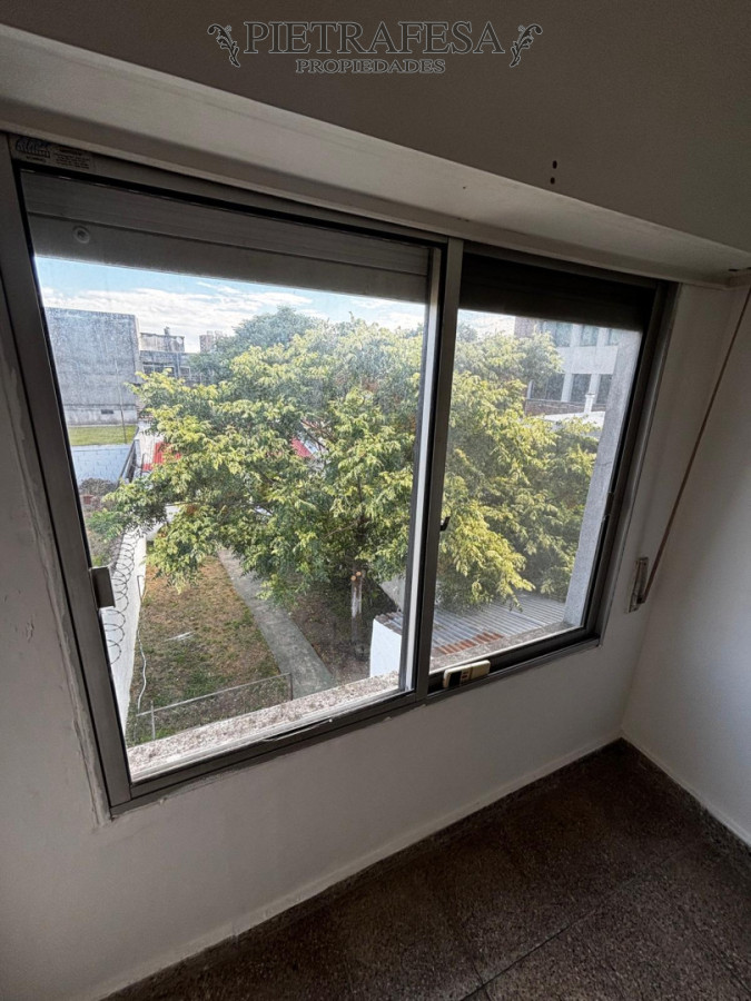 Apartamento ID.14949 - Apartamento en venta con renta, 1 dormitorio, 1 baño, patio, cochera, barbacoa. Malvin.