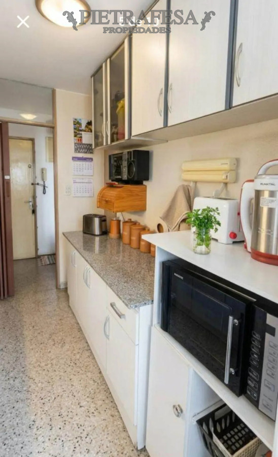 Apartamento ID.16171 - Apartamento en venta, 3 dormitorios, 1 baño, cochera. Malvin Norte con renta