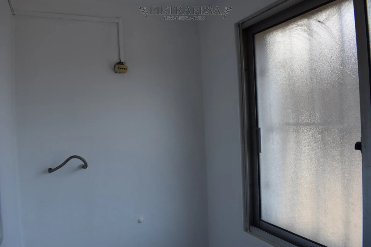 Apartamento ID.15431 - Apartamento en venta, 2 dormitorios, 1 baño, terraza lavadero. Centro.