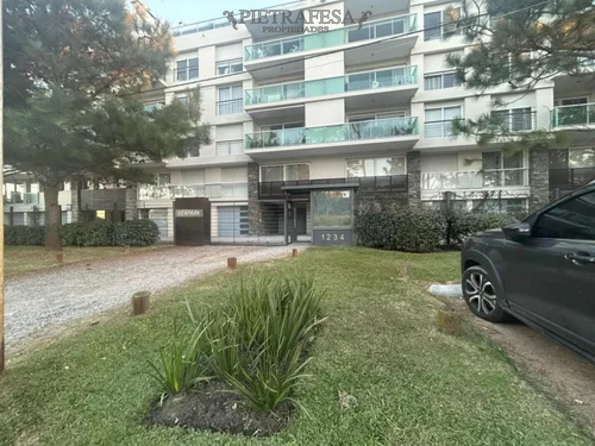 Apartamento ID.13882 - Apartamento en alquiler, 1 dormitorio, 1baño, terraza, garaje. Barra de Carrasco.