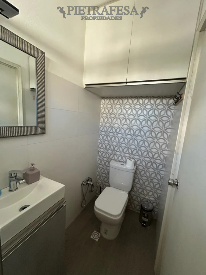 Apartamento ID.15238 - Apartamento en venta, 2 dormitorios, baño, servicio completo, balcón, garaje. Pocitos.