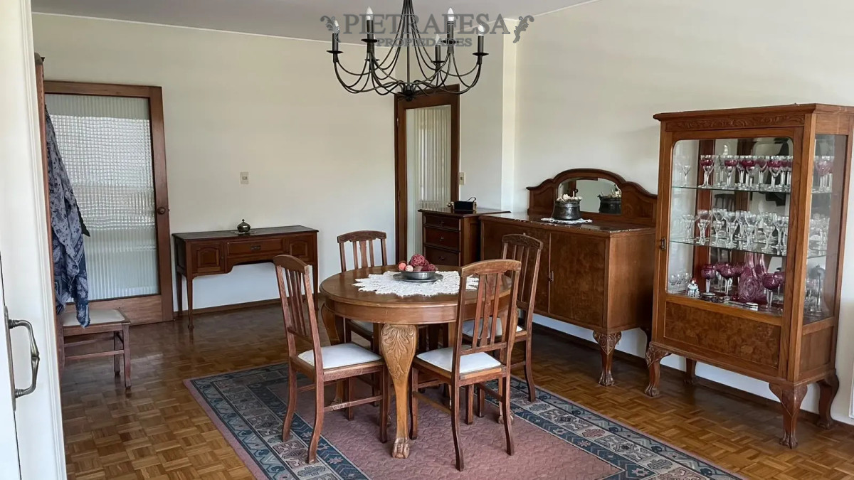 Apartamento ID.16667 - Venta de apartamento, 3 dormitorios , 2 baños , terraza , garaje . Parque Rodó