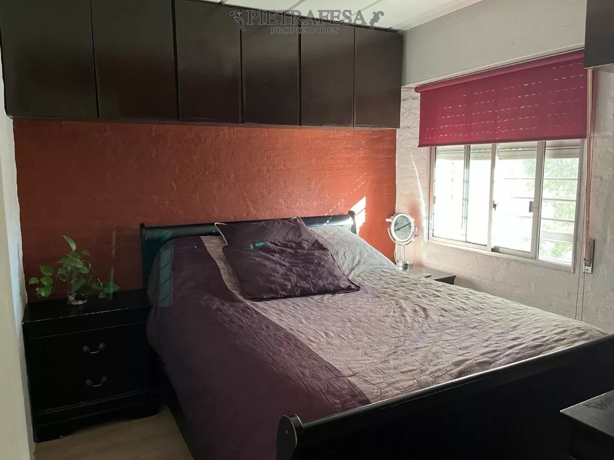 Apartamento ID.11916 - Dúplex en venta 2 dormitorios, 1 baño, patio -Colón