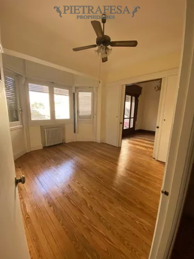 Apartamento ID.9297 - Apartamento en alquiler, 3dorm, 2 baños. Ciudad Vieja.