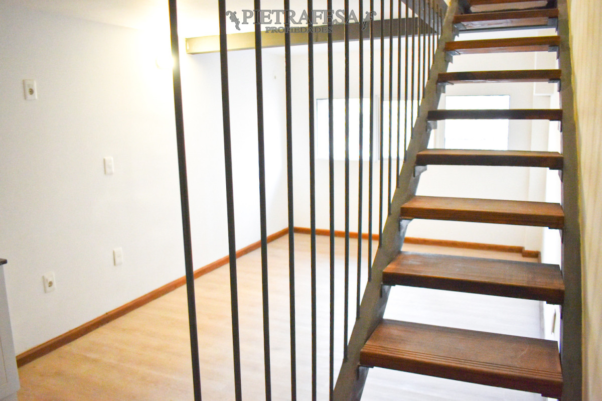 Apartamento ID.13721 - Dúplex en venta, 2 dorm, 1 baño, garaje-Tres Cruces
